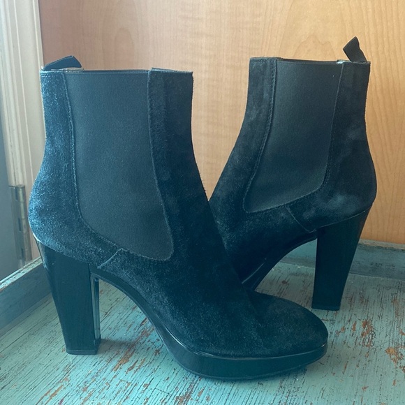 HOGAN black suede w/ patent leather heel platform pull on Chelsea ankle boot.9.5 - Picture 1 of 9